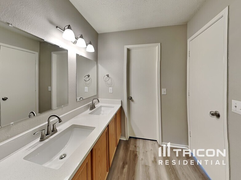 Building Photo - 4513 Merlot Dr