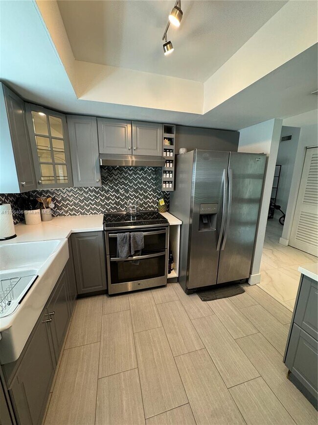 Building Photo - 14568 SW 142nd Ct Cir S