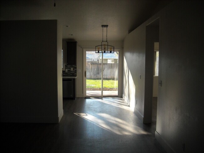 Building Photo - 11089 W Palm St