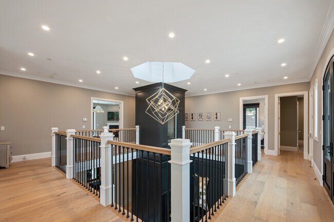 Building Photo - 517 N Camden Dr