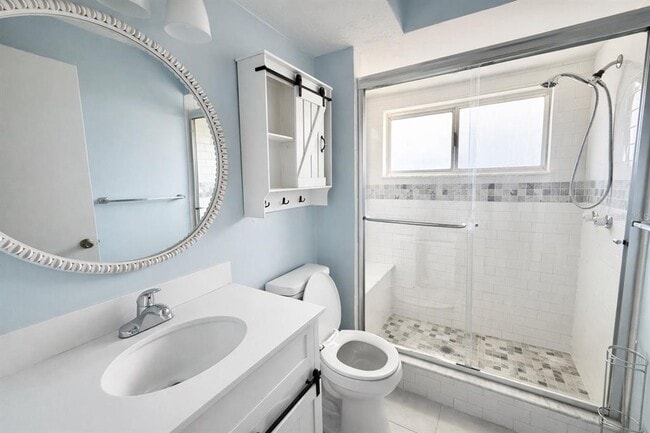 Building Photo - 3442 N Tamarisk Ave