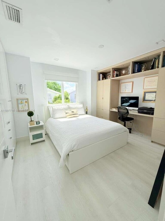 Building Photo - 9437 SW 145th Pl