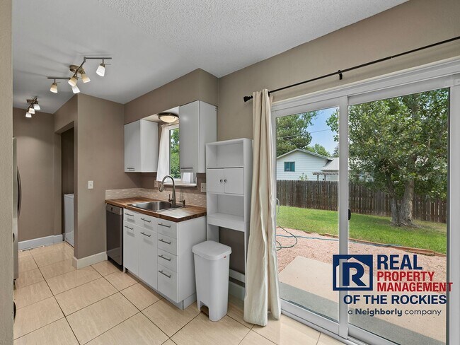 Building Photo - Charming 3-Bed, 1.5-Bath Home in Desirable West Fort Collins!