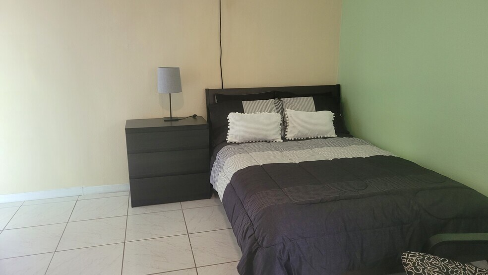 Bed - 106 Woodbury Pines Cir