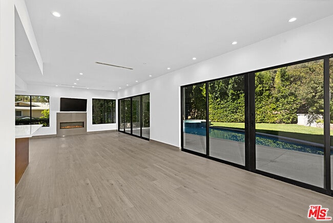 Building Photo - 11200 Dona Lola Dr