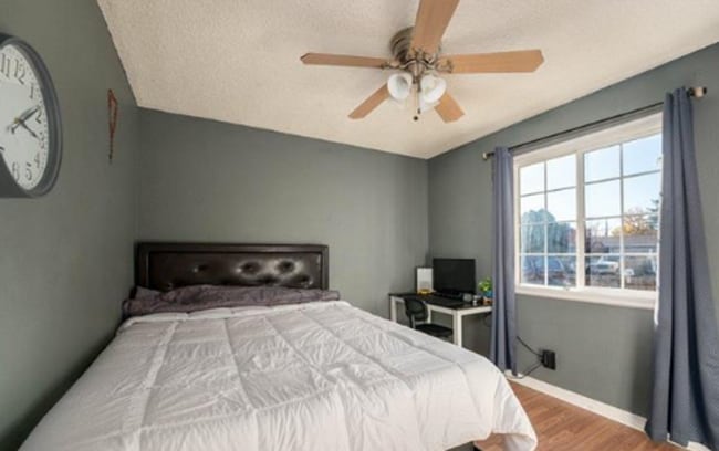 Building Photo - Up-Dated 3 Bedroom 1.5 Baths Centrally Loc...