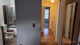 Building Photo - 3429 Queen Anne Way