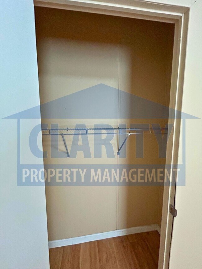 Building Photo - Spacious 4-Bedroom, 2-Bath Home!