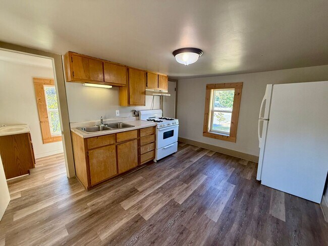 Primary Photo - 302 N 2nd Ave