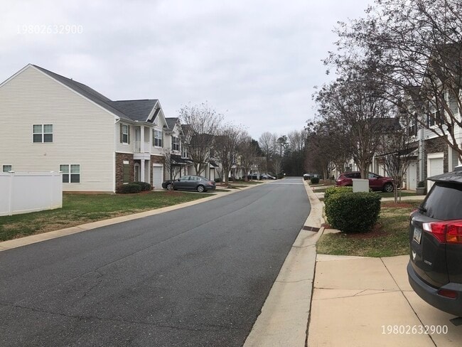 Building Photo - 2146 Shady Pond Dr