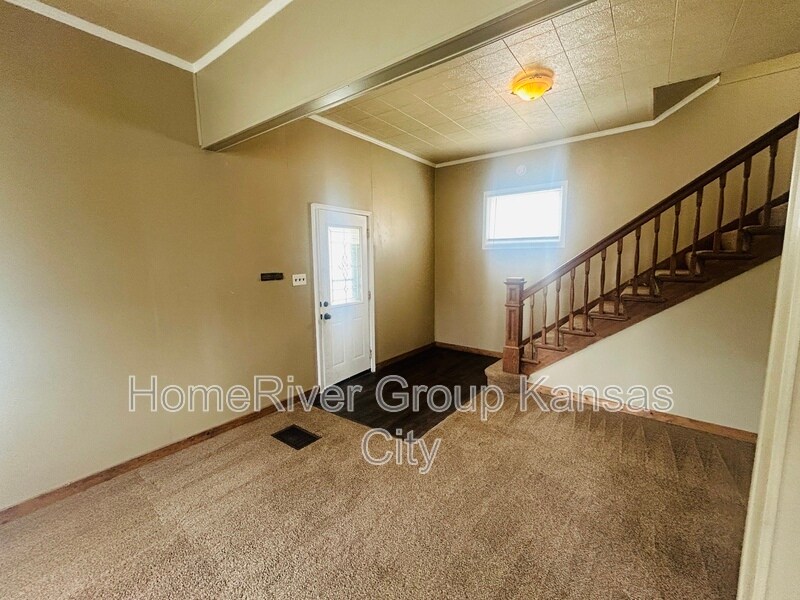 Building Photo - 1710 5th Ave