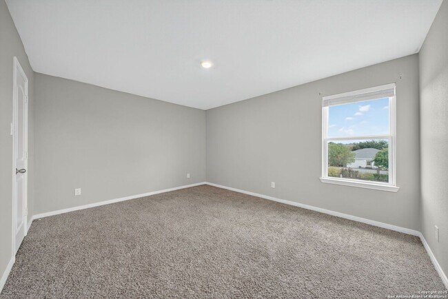 Building Photo - 5-BEDROOM HOME IN LUCKEY RANCH