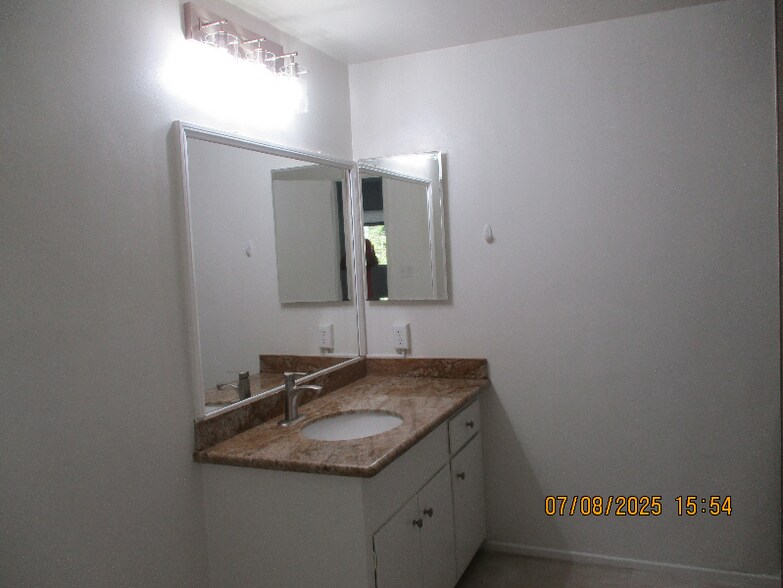 Building Photo - 407 Arenoso Ln