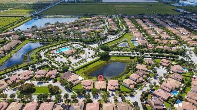 Building Photo - 3616 SE 2nd Dr