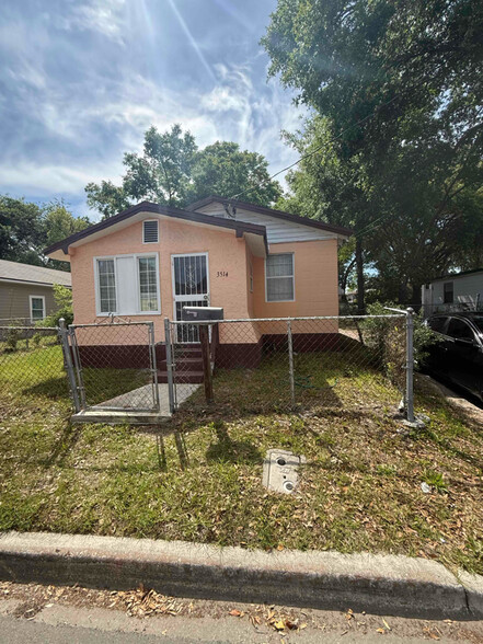 Building Photo - 3514 Haines St