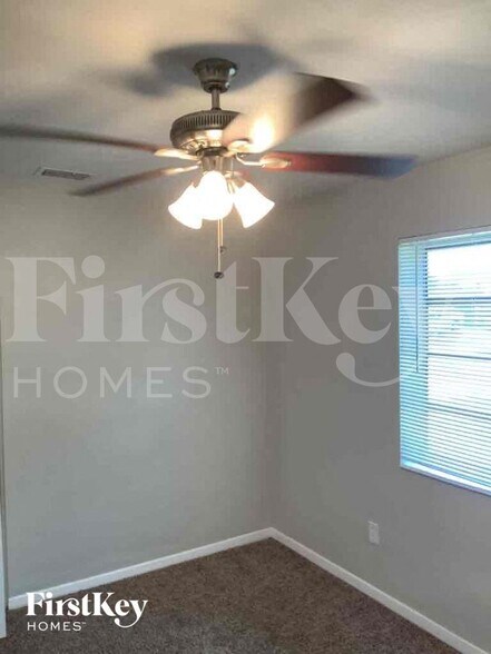 Building Photo - 1410 NE 43rd Ct