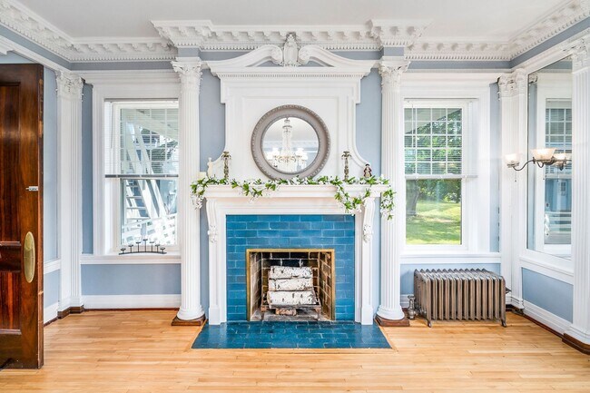 Building Photo - Beautiful 2 Bedroom/2 Bathroom First Floor Apartment in East Duluth Mansion - AVAILABLE JUNE!