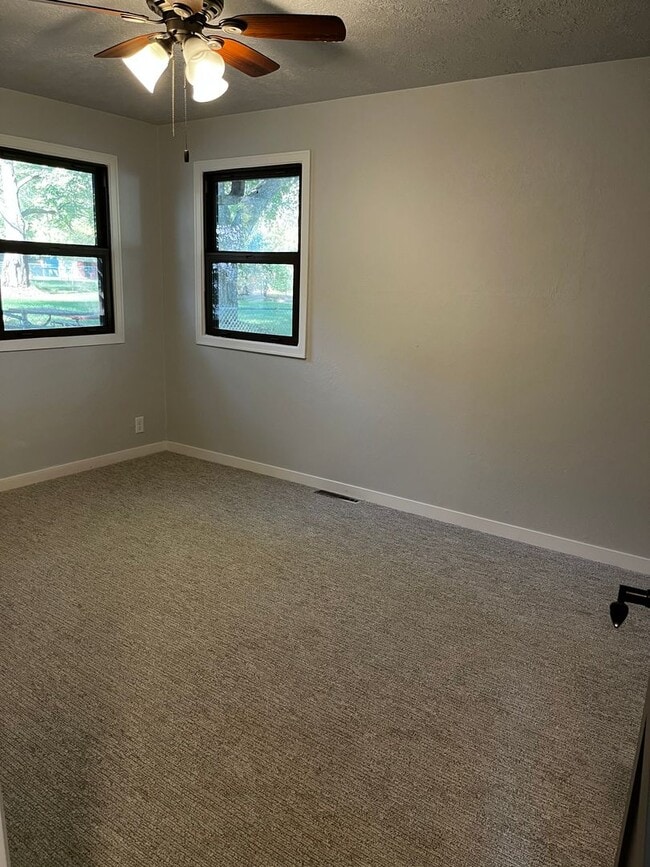 Building Photo - 3 Bed/1 Bath Ranch for rent in Brandon!