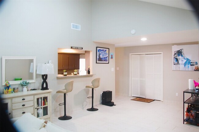 Building Photo - 15510 W Barbara Cir