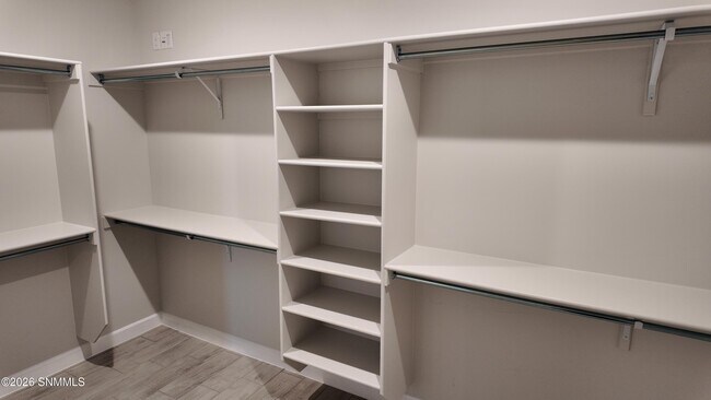 Building Photo - 150 Pinos Altos Trl