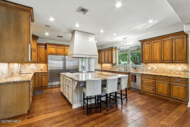 Building Photo - 6528 Calle Placido Dr