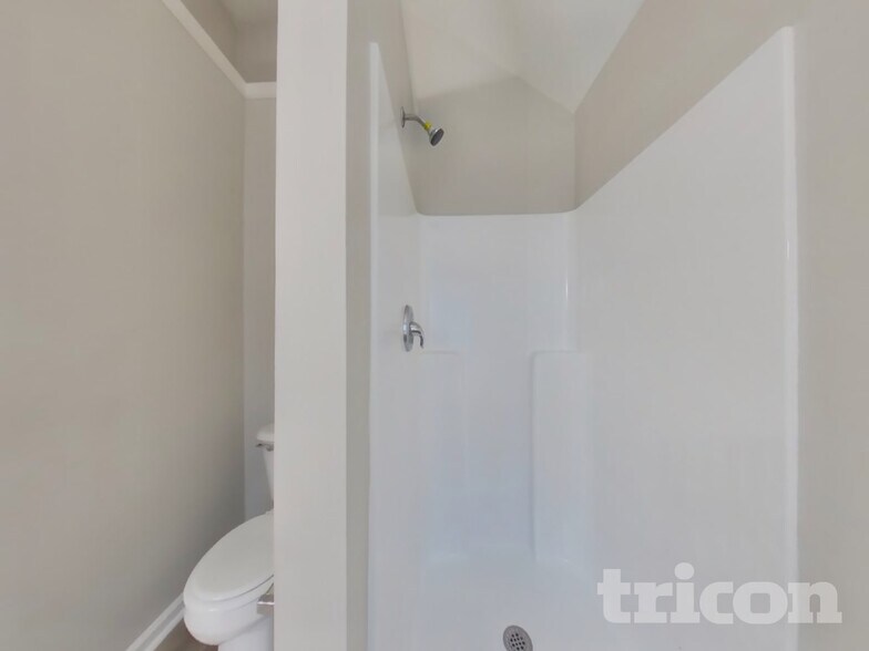 Building Photo - 350 Creekview Blvd