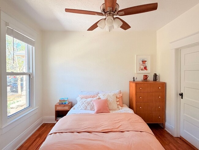 Building Photo - Charming 2 Bed 1 Bath Duplex in West Highlands