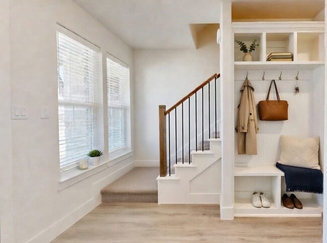 Building Photo - 833 Concan Dr