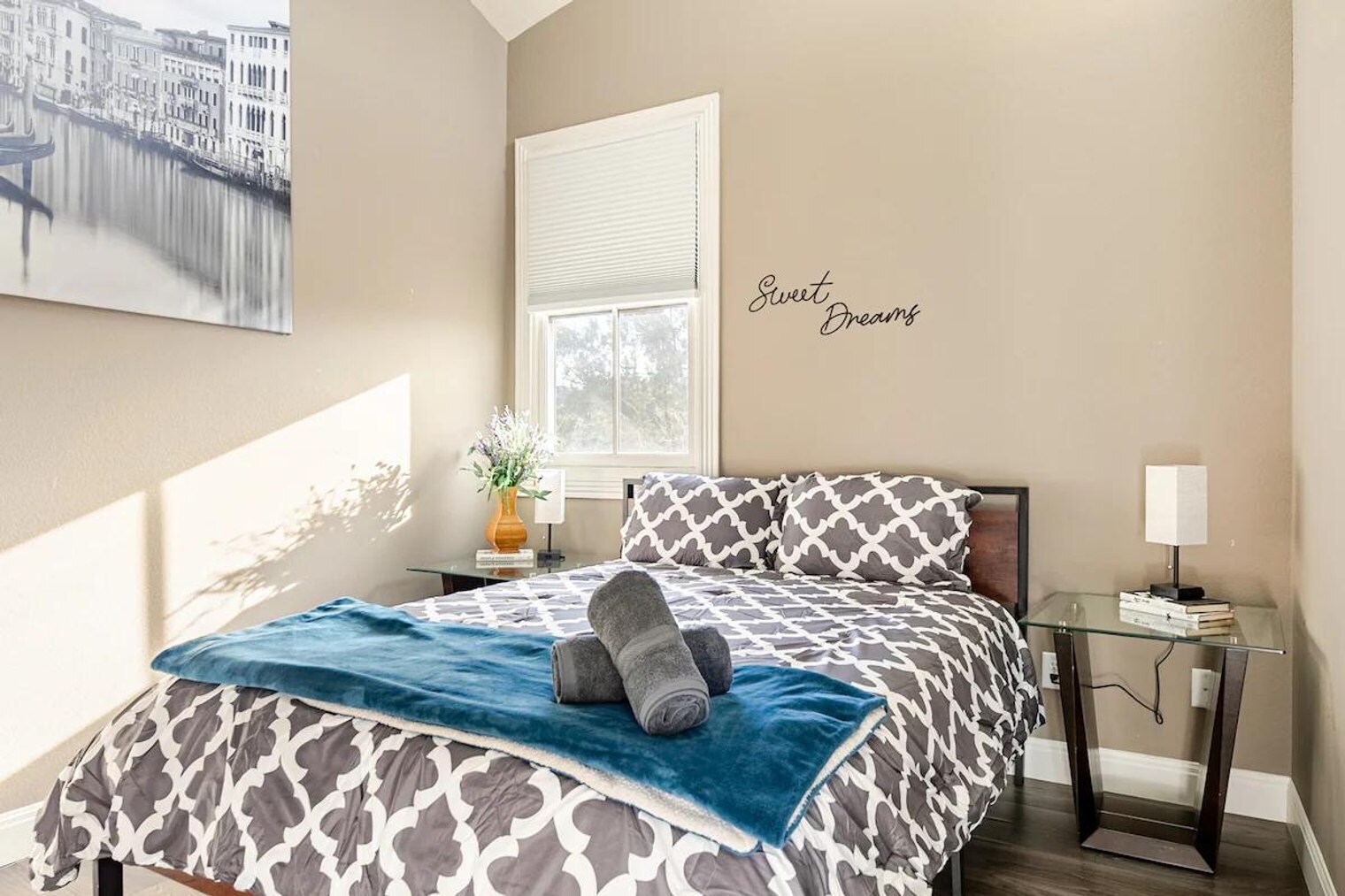 Building Photo - 805 The High Rd