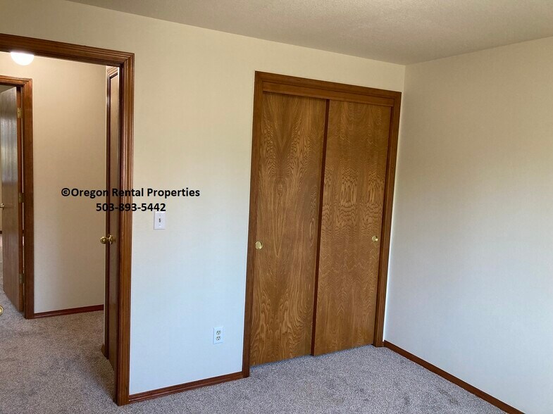 Building Photo - 2511 NE 161st Ave