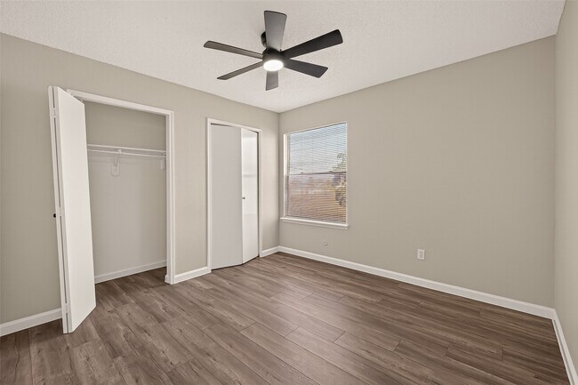 Building Photo - 7622 Poitiers Dr