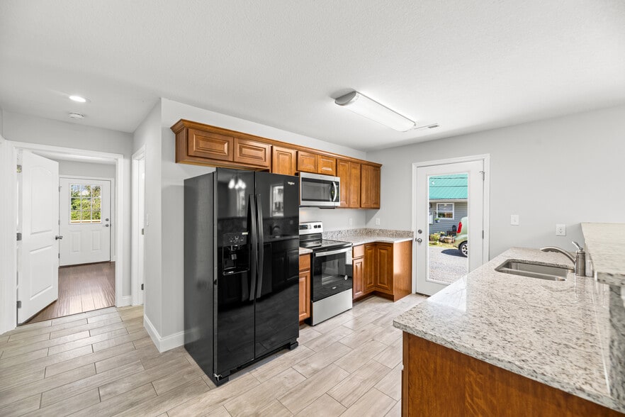 Kitchen looking toward MB - 621 Lord Ave