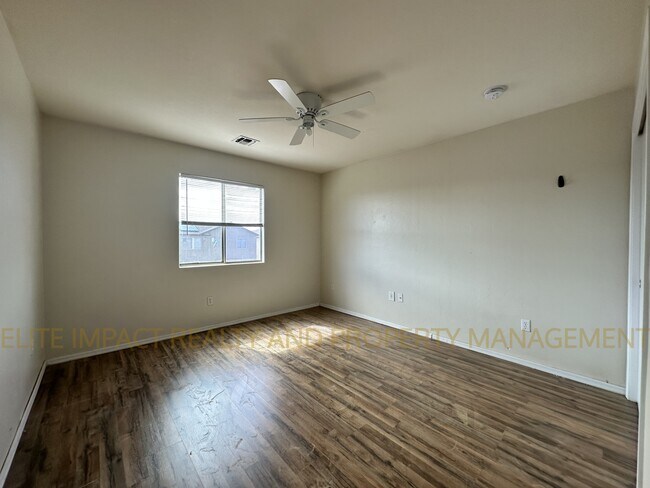 Building Photo - 3780 E Felix Blvd