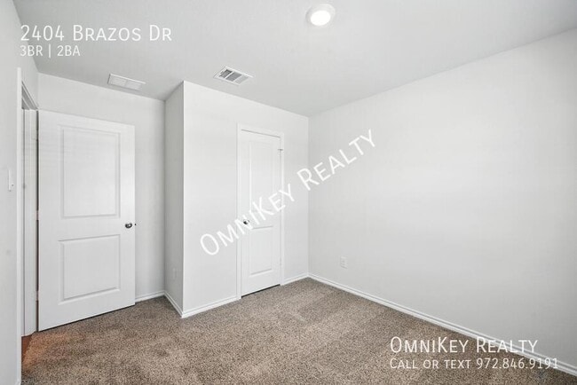 Building Photo - 2404 Brazos Dr