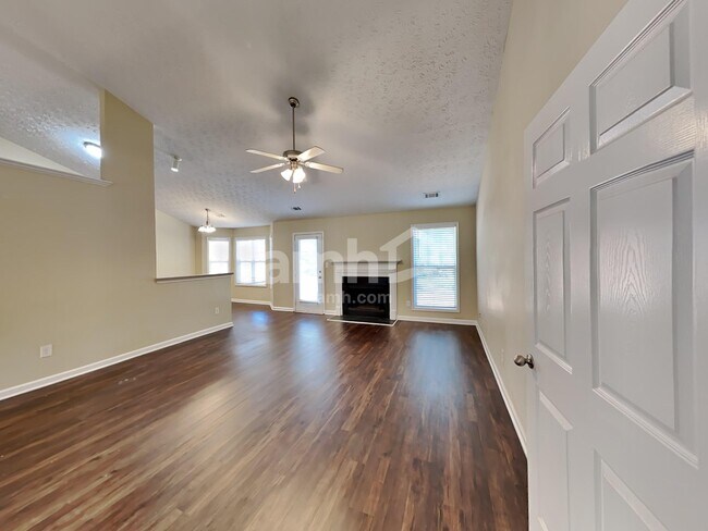 Building Photo - 303 Cole Creek Dr