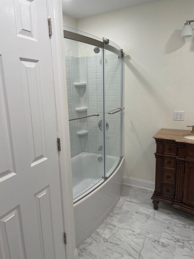 Building Photo - 4 BR 3 BA house on corner lot