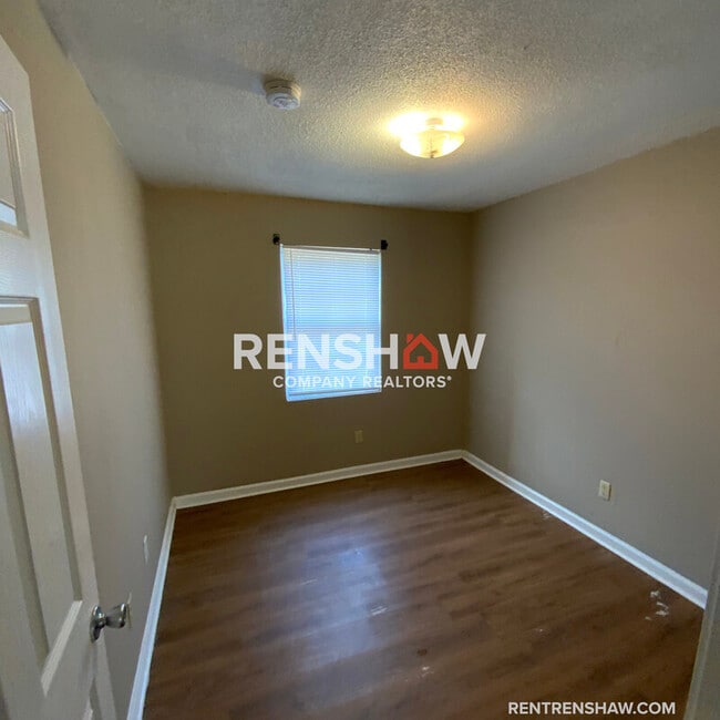 Building Photo - 1401 Meeks St