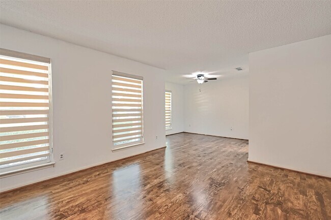 Building Photo - 2922 Lakefield Way