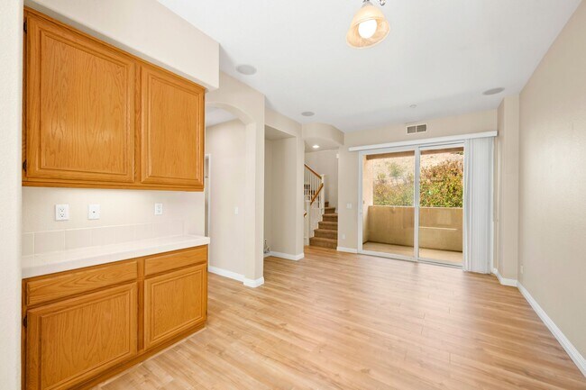 Building Photo - Mission Valley 3 Bedroom Townhome at Escal...