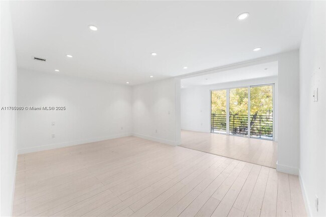 Building Photo - 1352 SW 22nd St