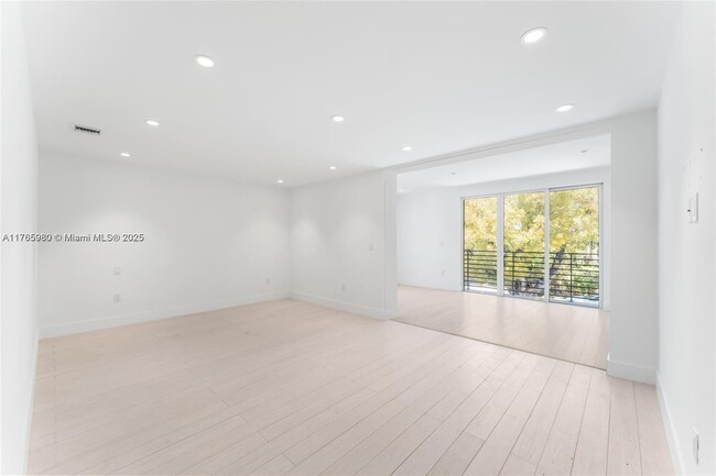Building Photo - 1352 SW 22nd Terrace