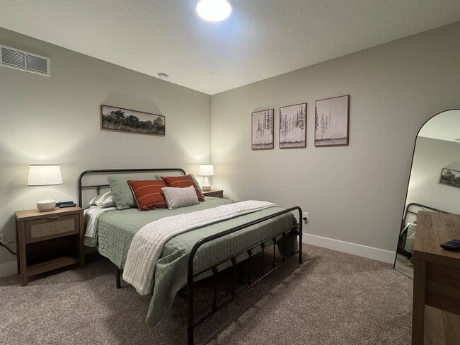 Building Photo - 1249 Kinsmoor Ave