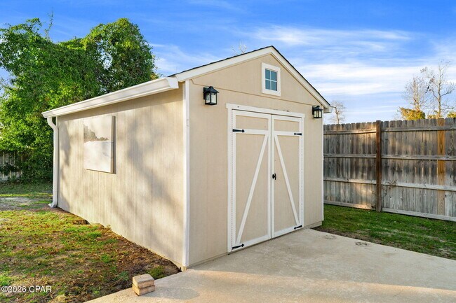 Building Photo - 702 Michigan Ave