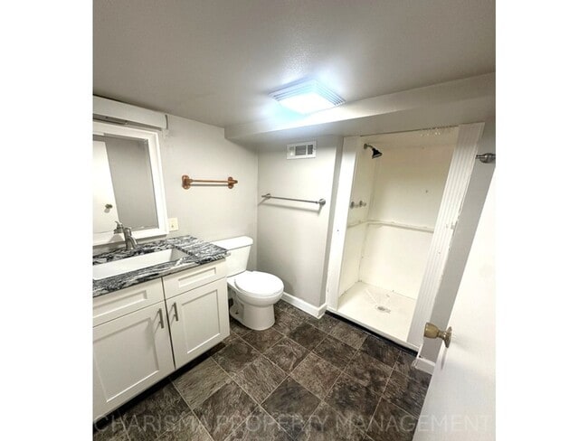 Building Photo - 917 Plex