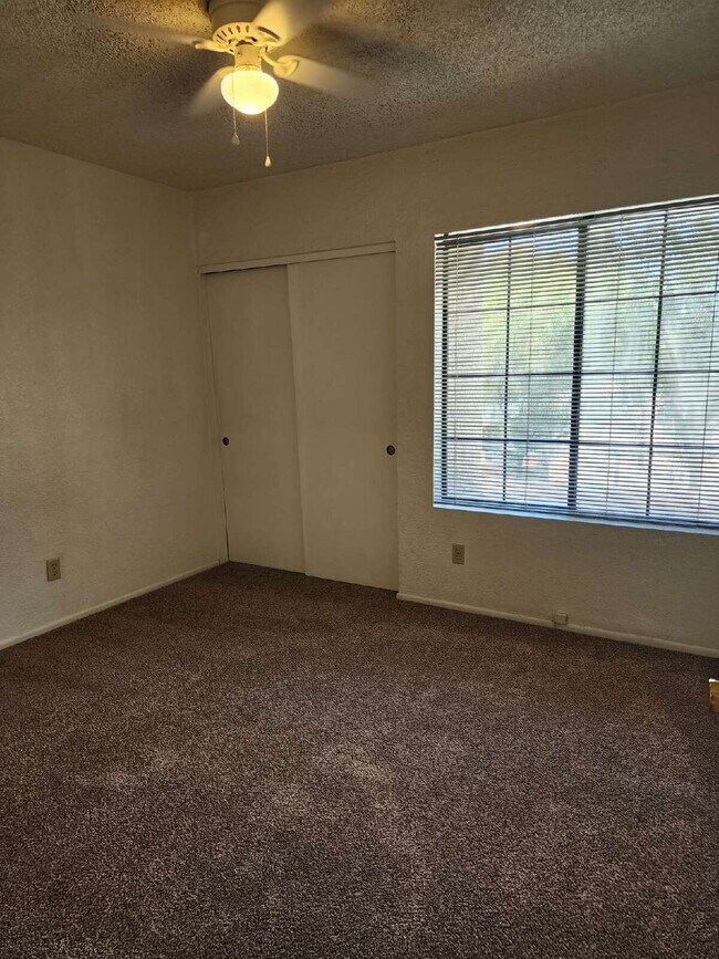 Building Photo - 3 Bedroom 2 Bathroom! $1,895