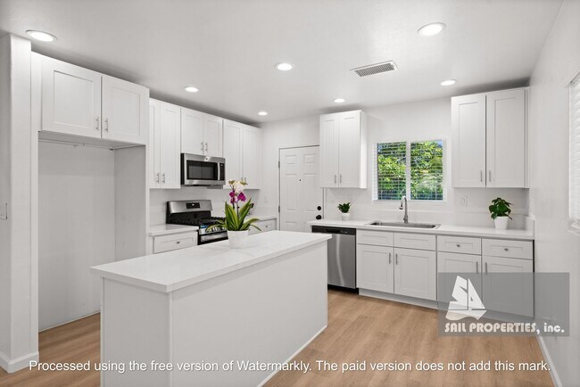 Building Photo - 312 N Citron St