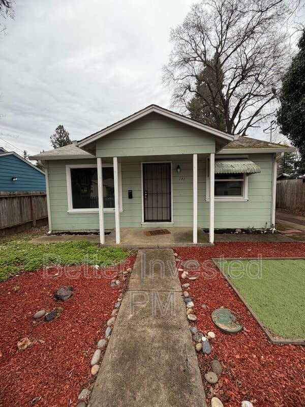 Building Photo - 727 N Pine St