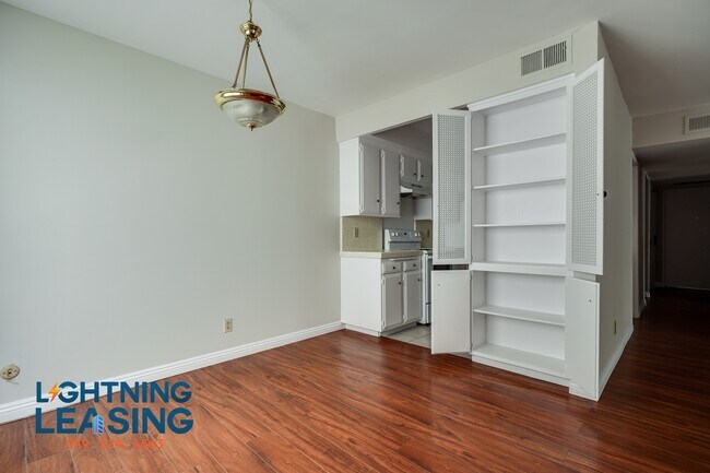 Building Photo - 813 S Shenandoah St