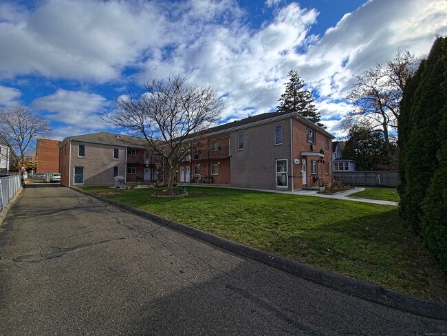 Building Photo - 24 Glenwood Ave