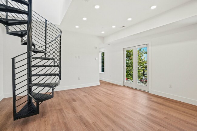 Building Photo - 716 L St SE